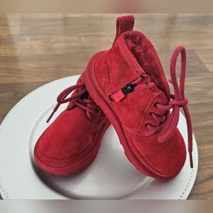 UGG Neumel Boots kids.
